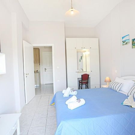 Angela'S House By The Sea Apartment Marathias  Exterior photo
