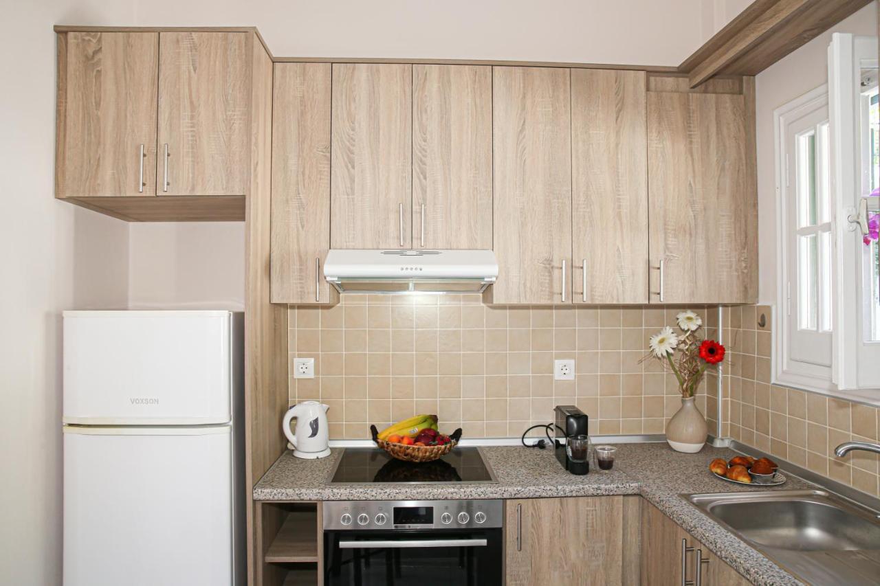 Angela'S House By The Sea Apartment Marathias  Exterior photo